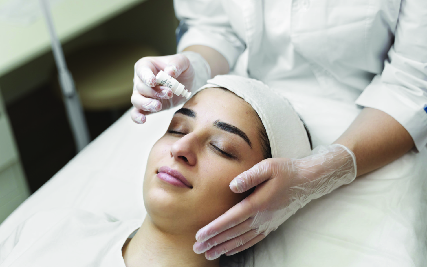 Derma Pen Uygulaması Nedir? Cildinizi Yenilemenin Profesyonel Yolu